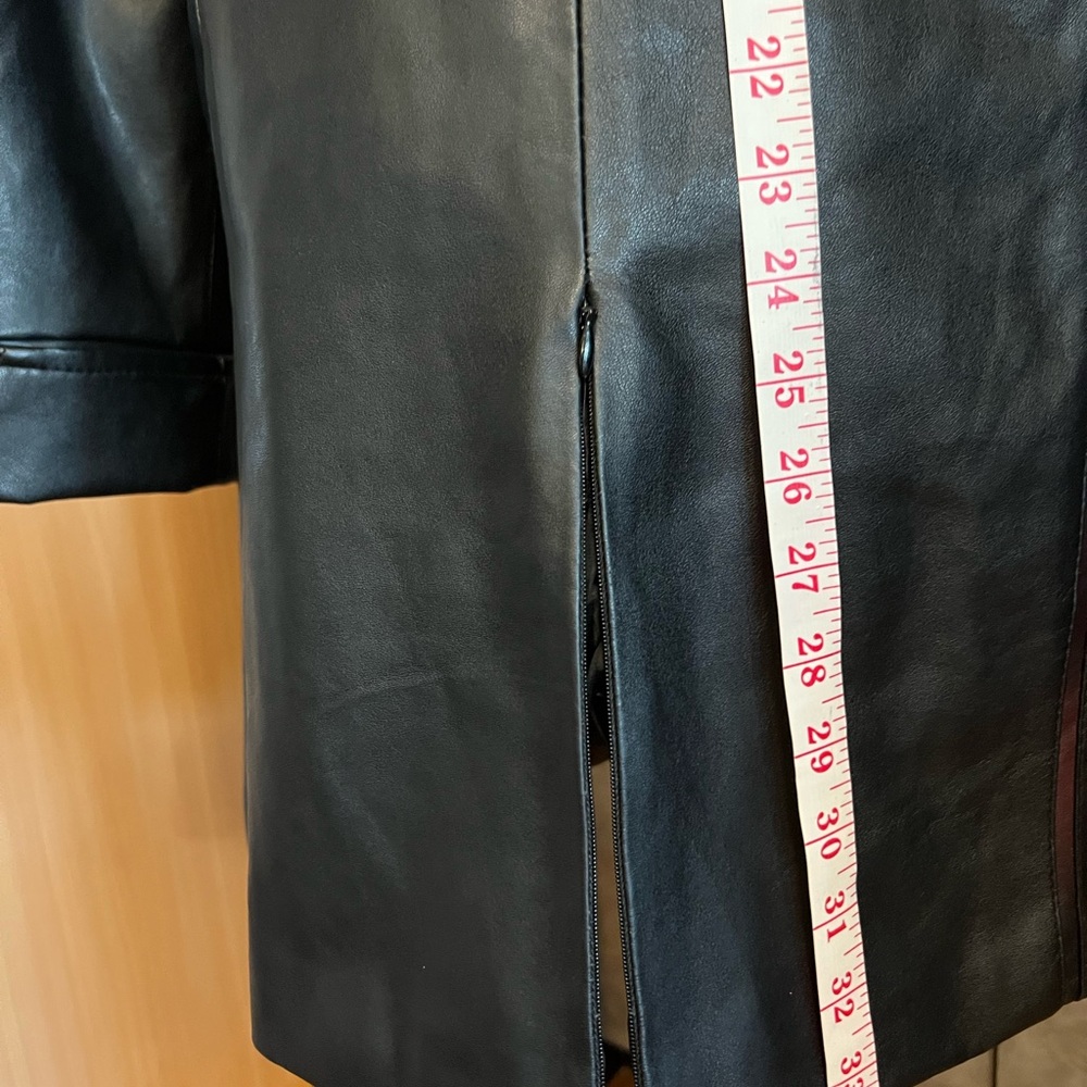 Elegant Black Faux Leather Women's Coat - Picture 5 of 10